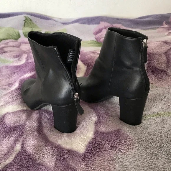 Christian Soriano Heeled Ankle Boots - Picture 7 of 10